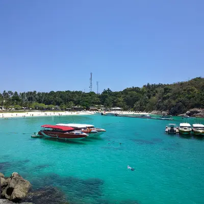 Вид на пляж Рача