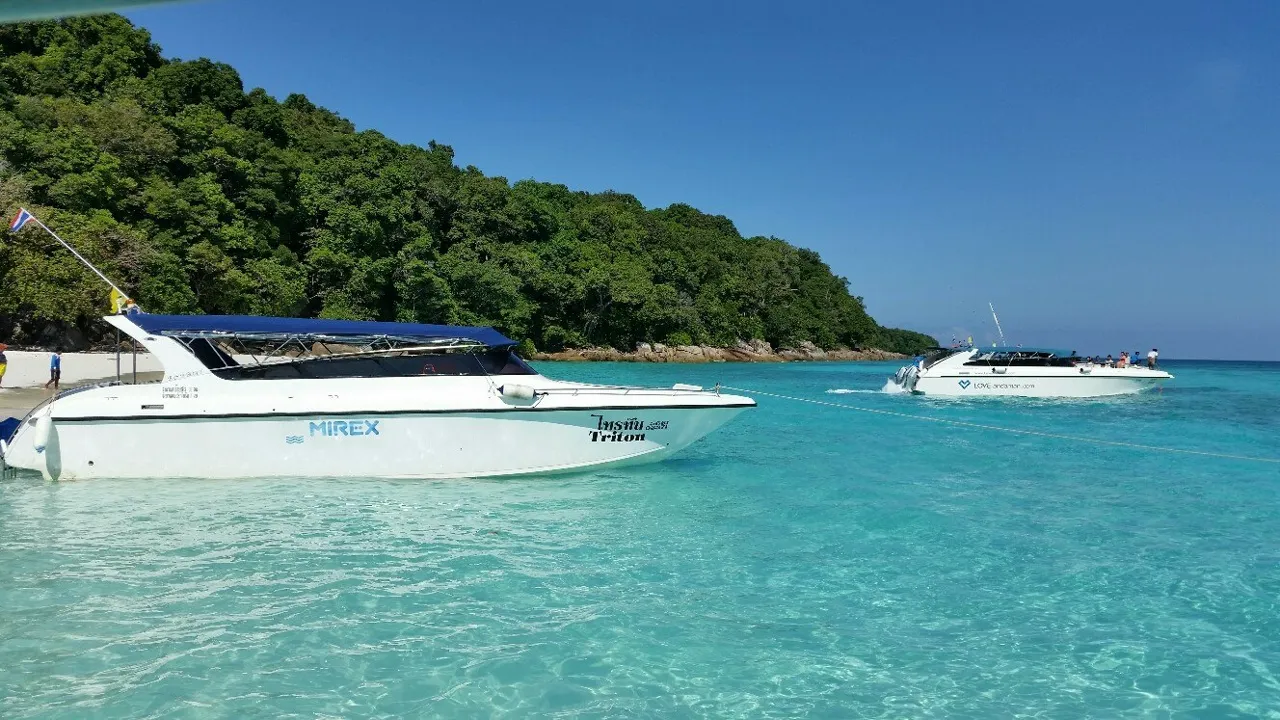 Остров Сурин. Пляж