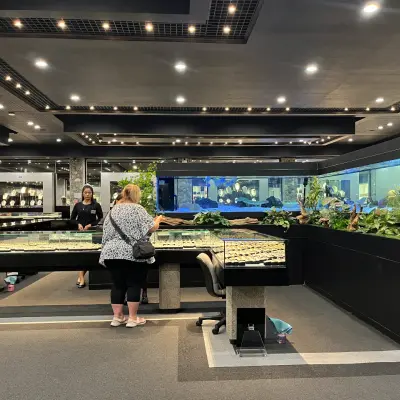 Торговый зал в Gems Gallery Phuket