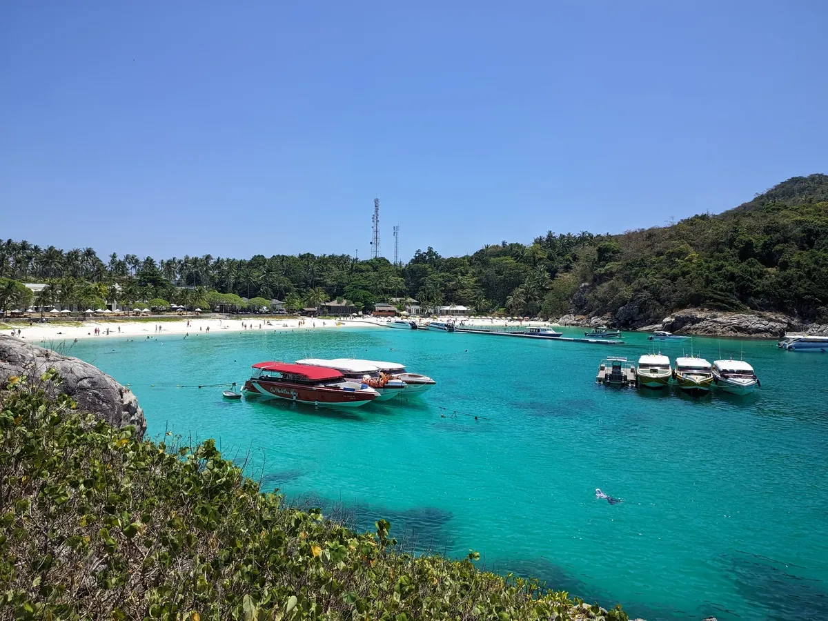 Экскурсии на острова с Пхукета 2026: ТОП-5 лучших мест (Симиланы, Пхи-Пхи, Джеймс Бонд)