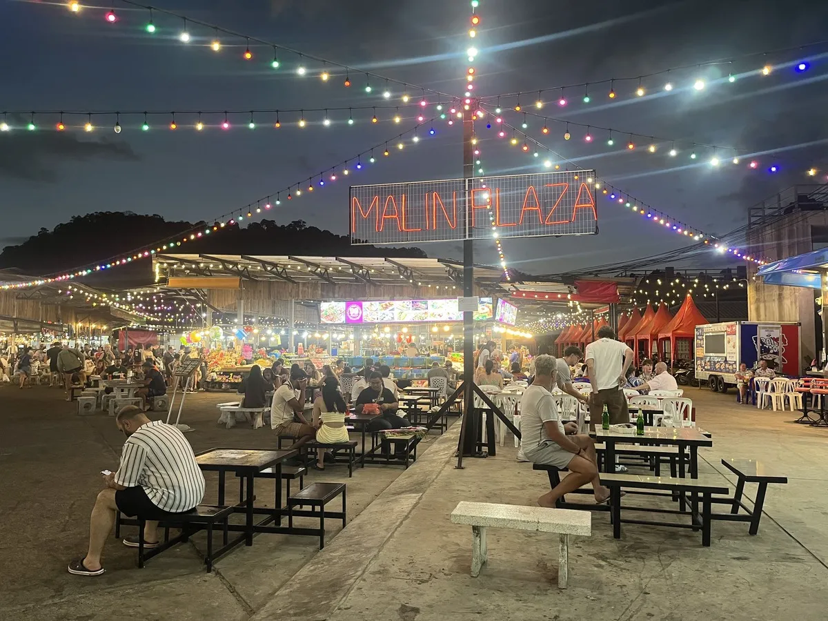 Ночные рынки Пхукета 2026: Расписание, еда и цены. Где вкуснее — на Патонге или в Пхукет-тауне?